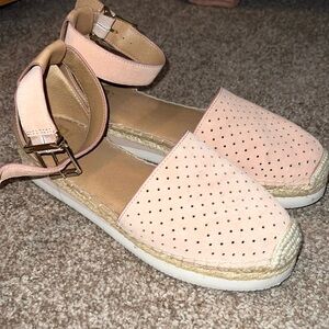 Gianni Bini pink sandals size 7.5 worn appropriately 15 times